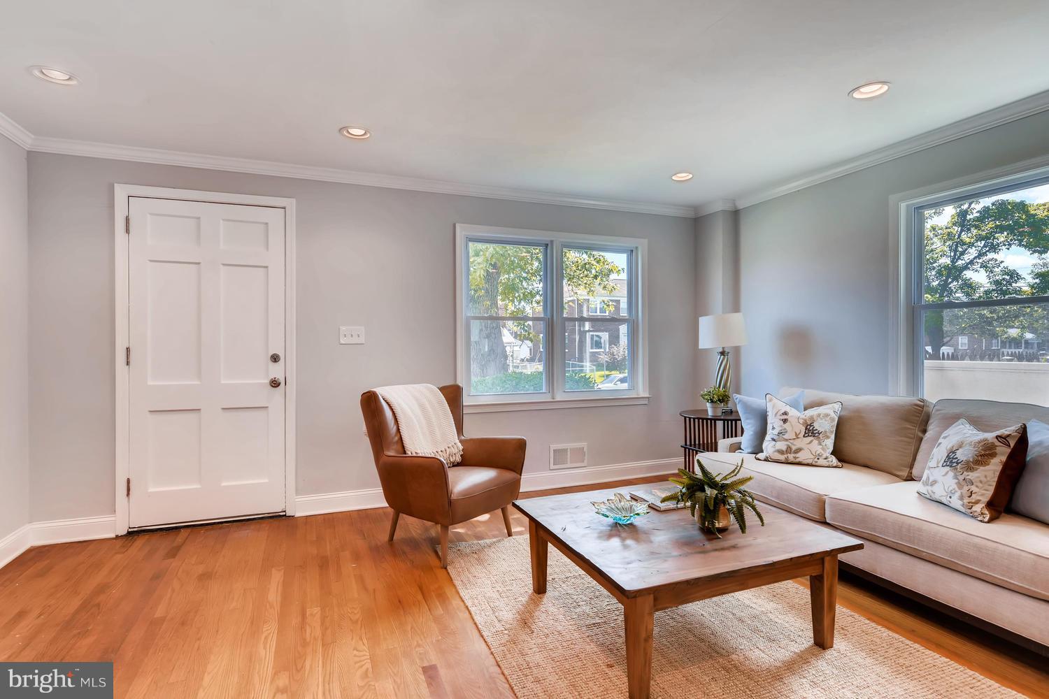 2215 Firethorn Road Baltimore, MD 21220 - Photo 4 of 23 Living Room