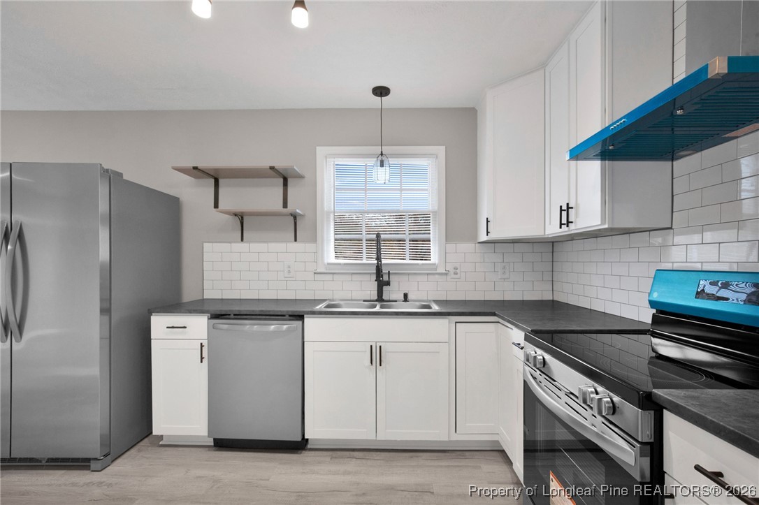 382 Saddle Ridge Road Fayetteville, NC 28311 - Photo 4 of 22 a kitchen with a sink stove and cabinets