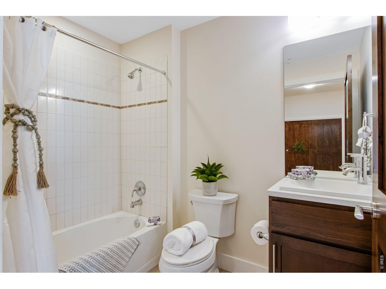 204 Maple Street, Unit 208 Fort Collins, CO 80521 - Photo 26 of 37 Secondary Bathroom