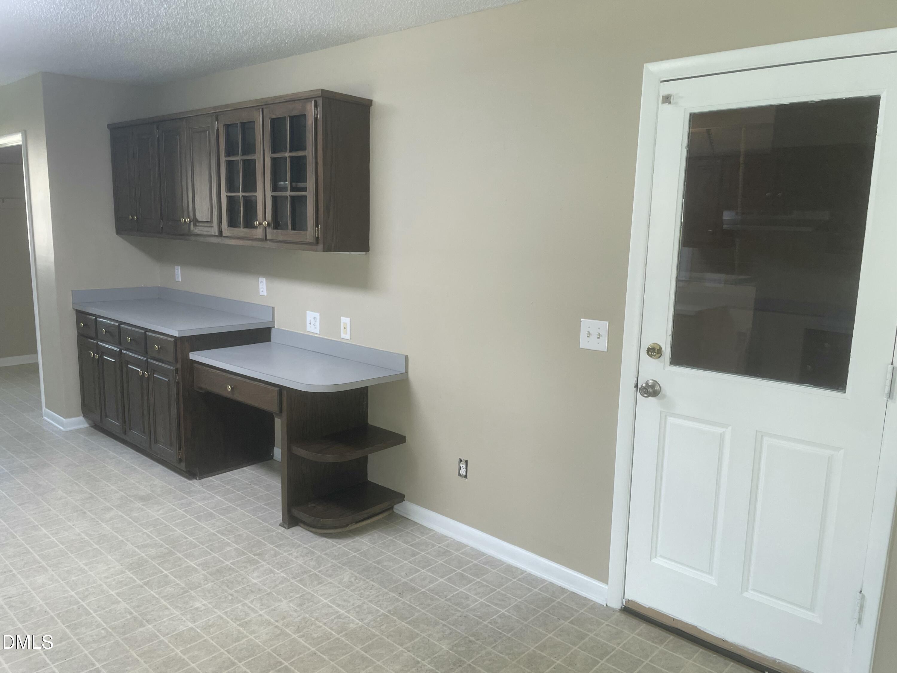 911 South Ridge Road Burlington, NC 27217 - Photo 7 of 17 Kitchen
