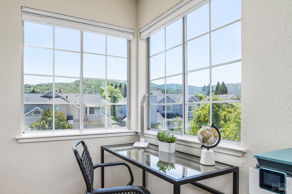 186 Ignacio Valley Circle Novato, CA 94949 - Photo 5 of 31