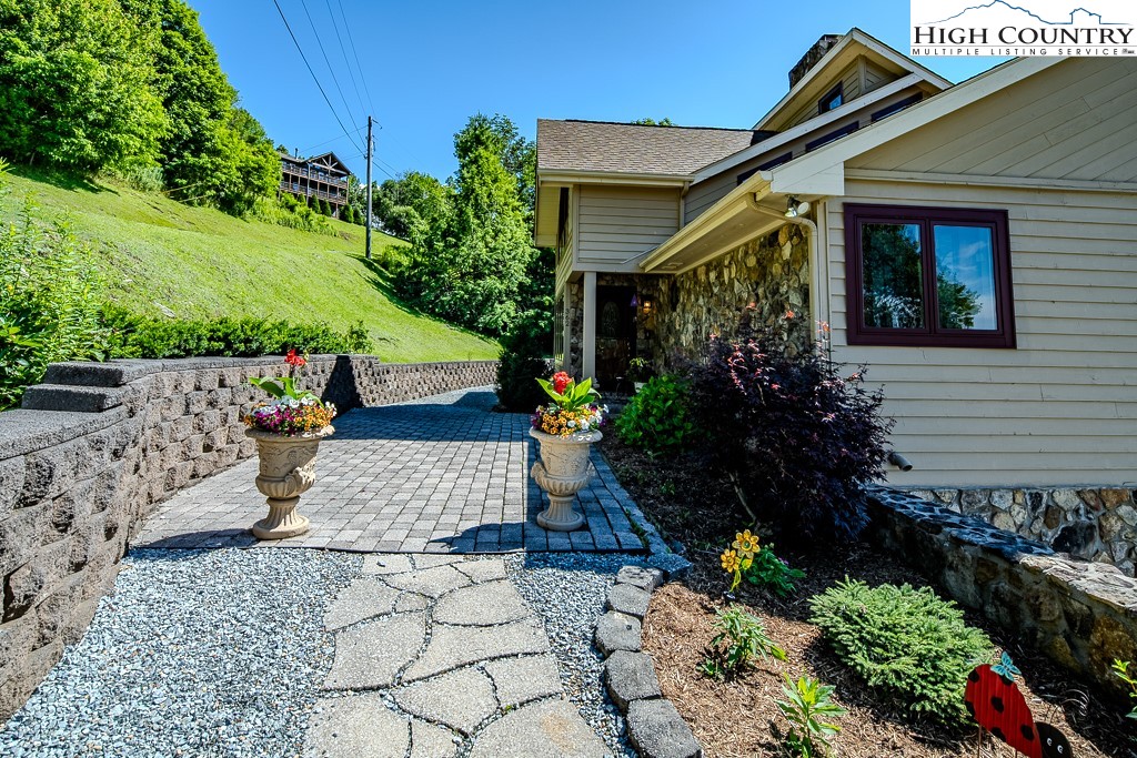 362 Golden Ridge Road Blowing Rock, NC 28605 - Photo 6 of 50 Gallery Image 6