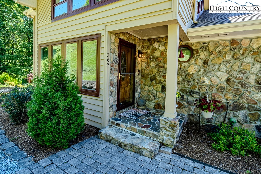 362 Golden Ridge Road Blowing Rock, NC 28605 - Photo 7 of 50 Gallery Image 7