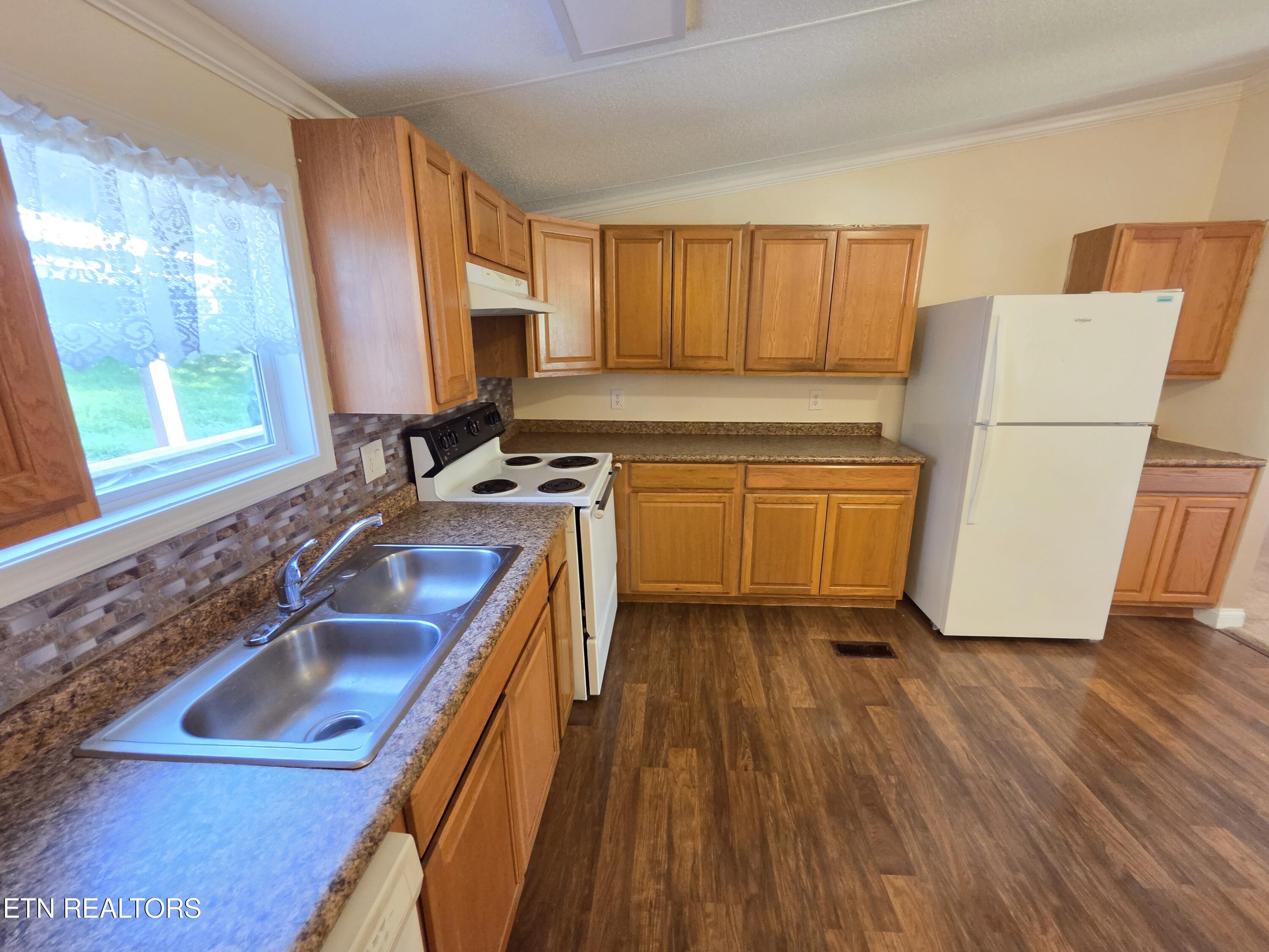 2262 Mentor Road Louisville, TN 37777 - Photo 19 of 40 1426