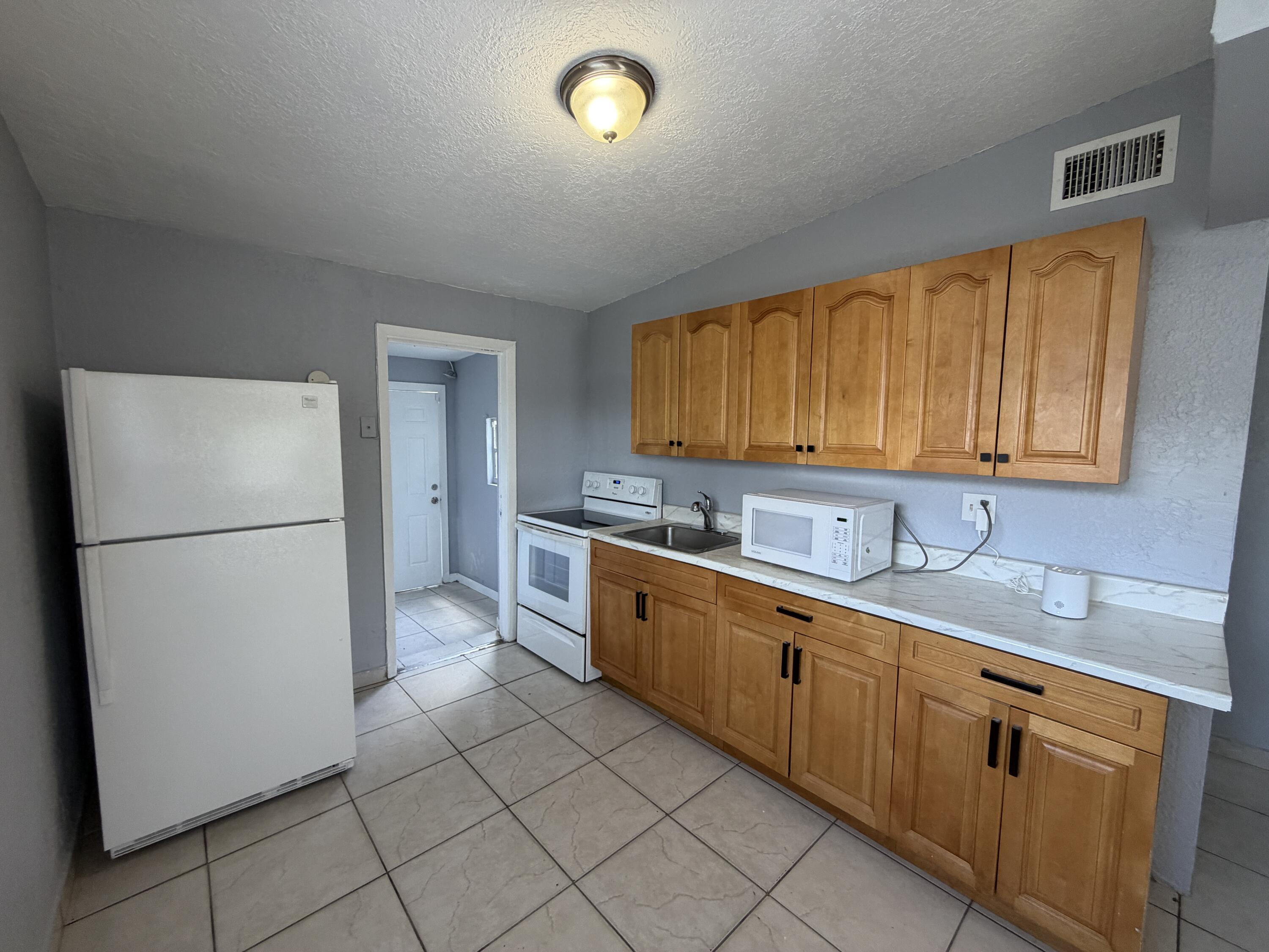 2317 Rutland Street Opa-Locka, FL 33054 - Photo 5 of 11 6FC2457D-23E5-49D6-B979-FF316601E958
