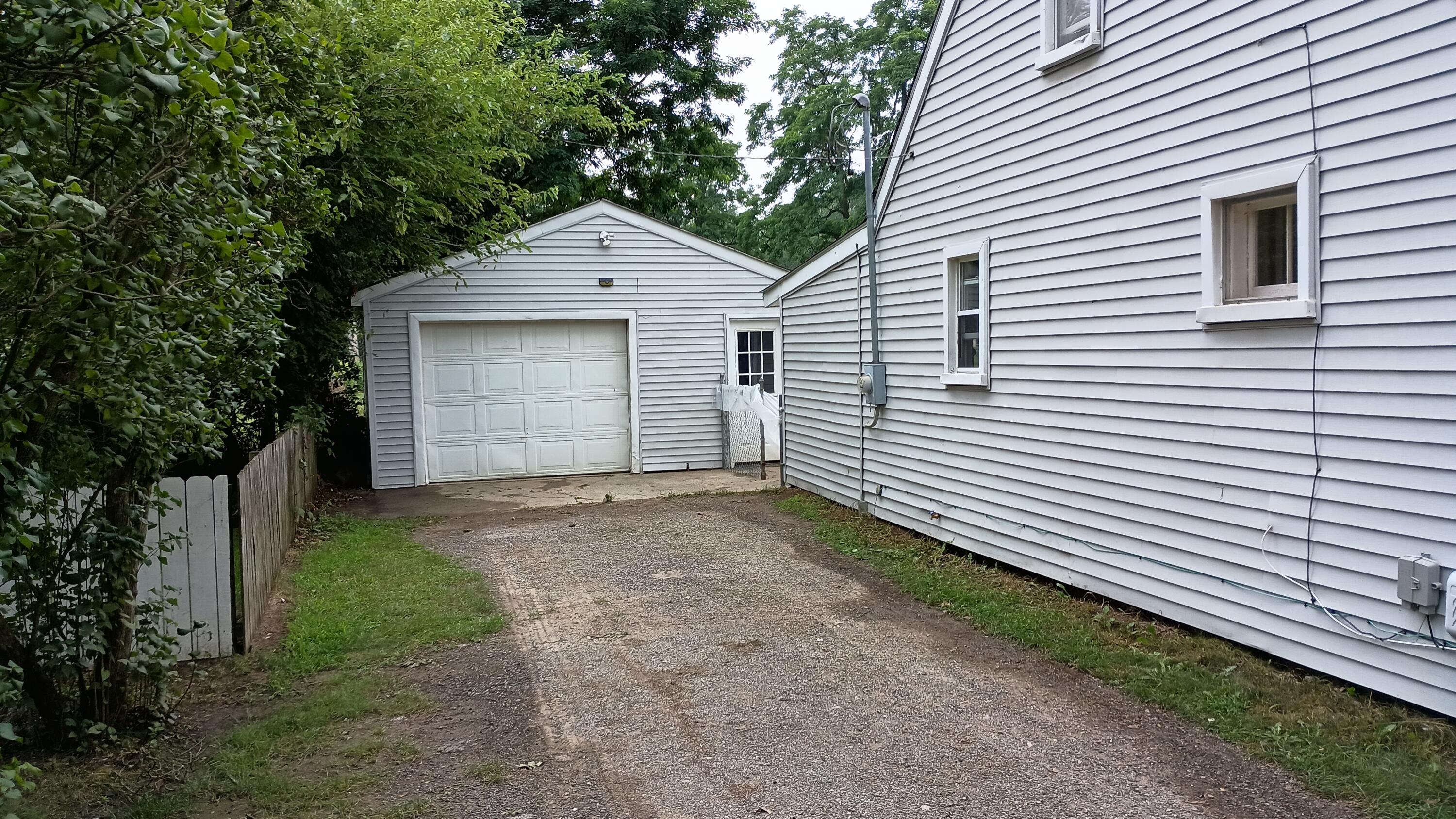 39495 Willis Road Belleville, MI 48111 - Photo 56 of 107 left side elevation (1)