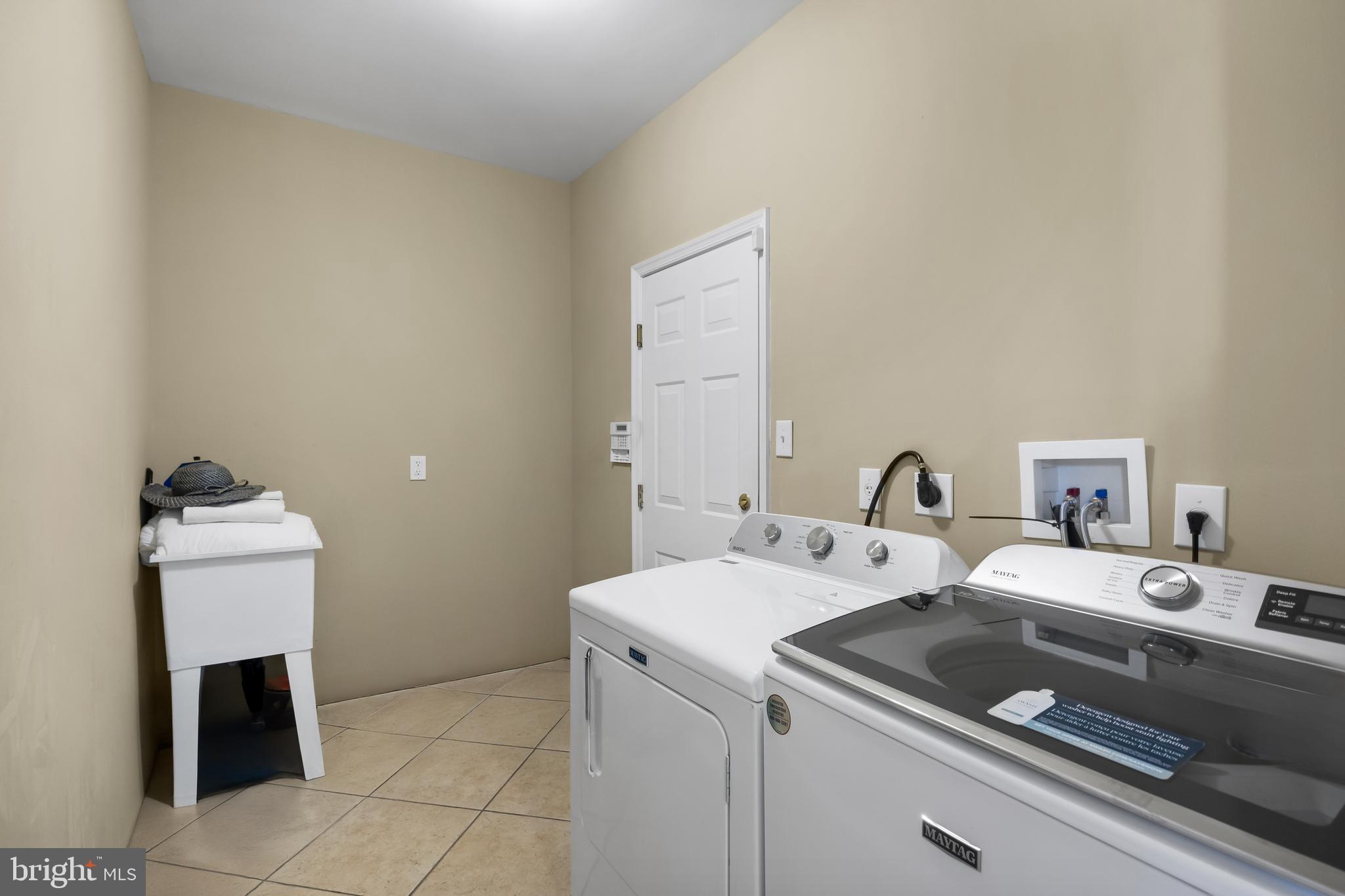 23 Mullen Drive Sicklerville, NJ 08081 - Photo 27 of 73 a utility room with dryer and washer