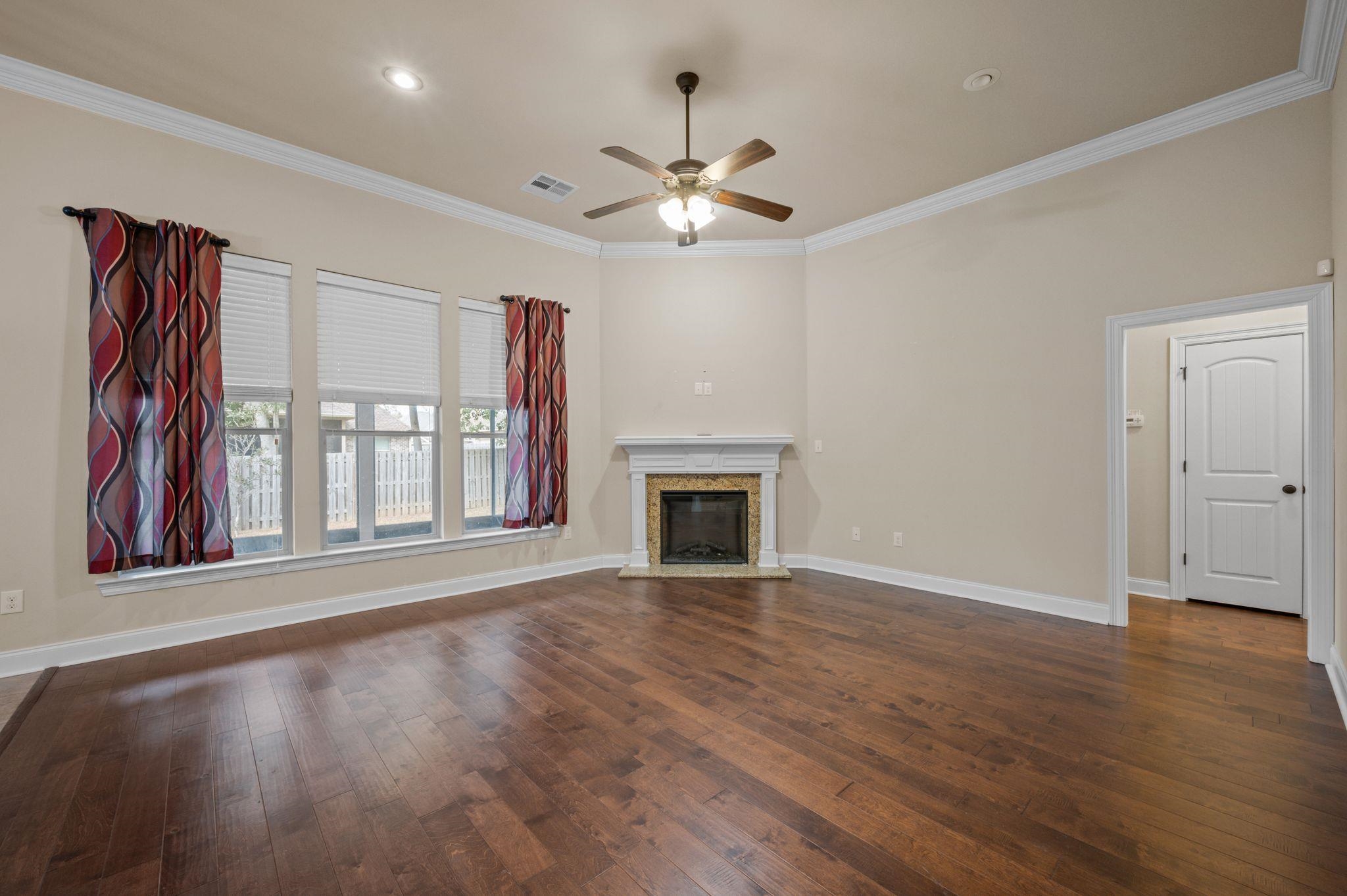 1085 Destin Avenue Foley, AL 36535 - Photo 5 of 35 Living Room