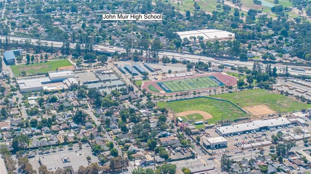 a view of a dry yard