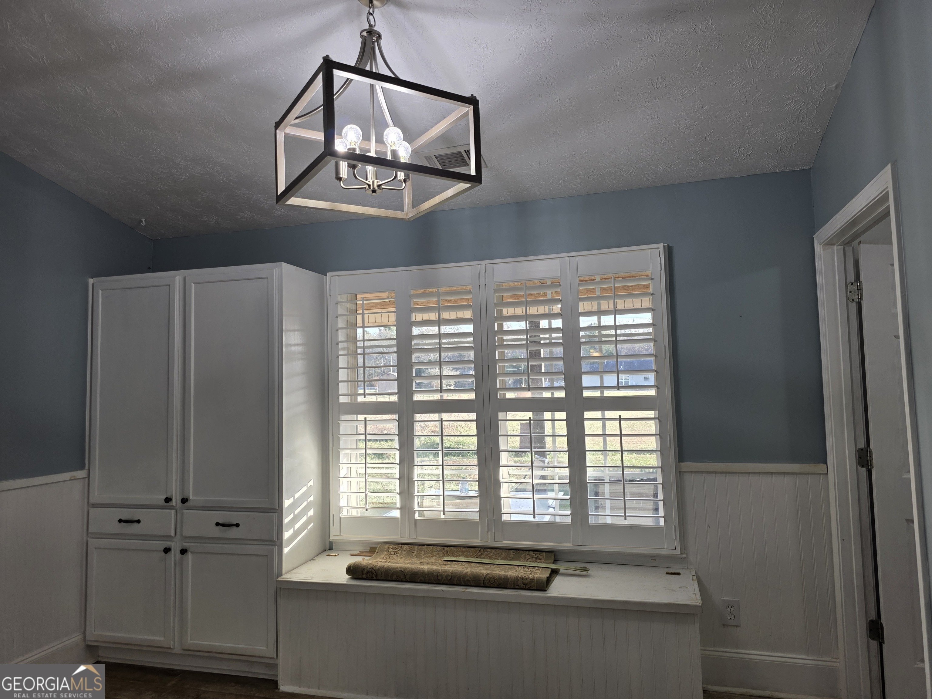 340 Wraymine Road Buchanan, GA 30113 - Photo 6 of 30 Bench seat with storage