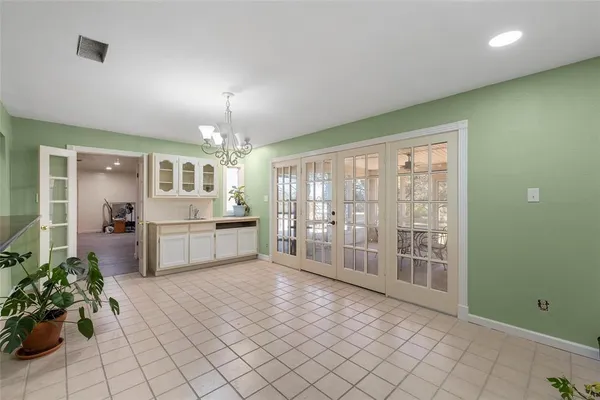 a view of livingroom with furniture