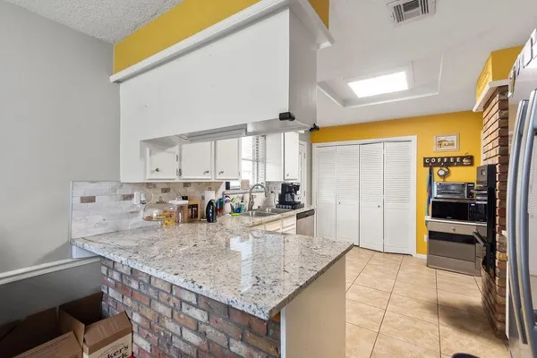 $300,000 | 2718 Lufkin Lane, Deer Park, TX 77536