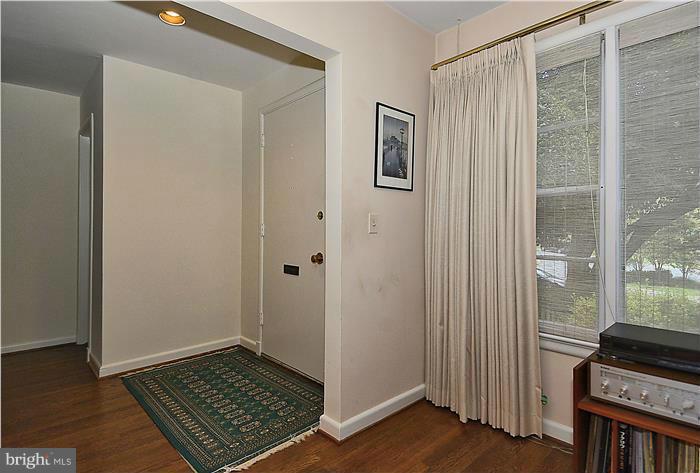 9620 Old Spring Road Kensington, MD 20895 - Photo 5 of 22 Entry