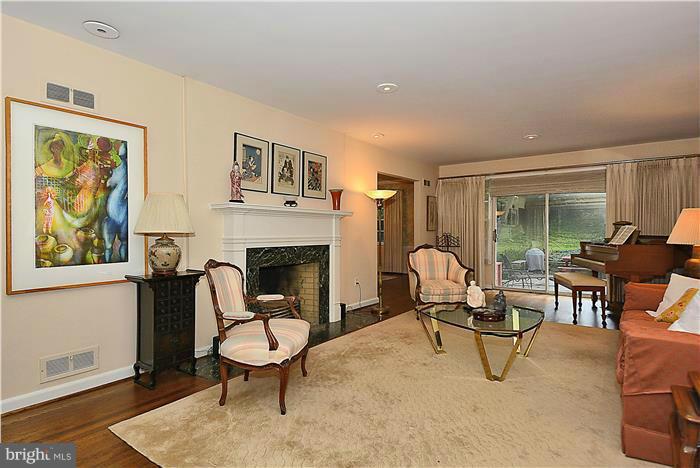 9620 Old Spring Road Kensington, MD 20895 - Photo 6 of 22 Living Room