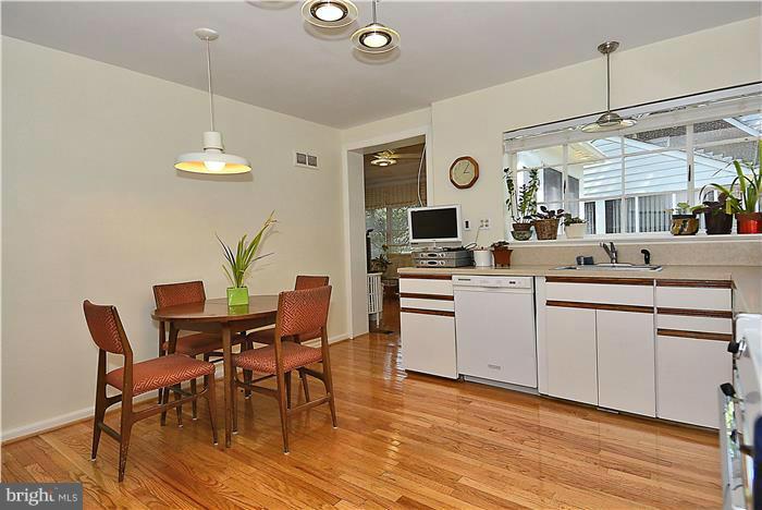9620 Old Spring Road Kensington, MD 20895 - Photo 8 of 22 Kitchen