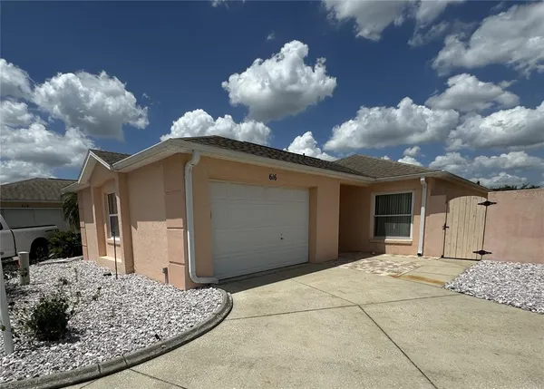$1,700 | 616 Enconto Street, Lady Lake, FL 32159