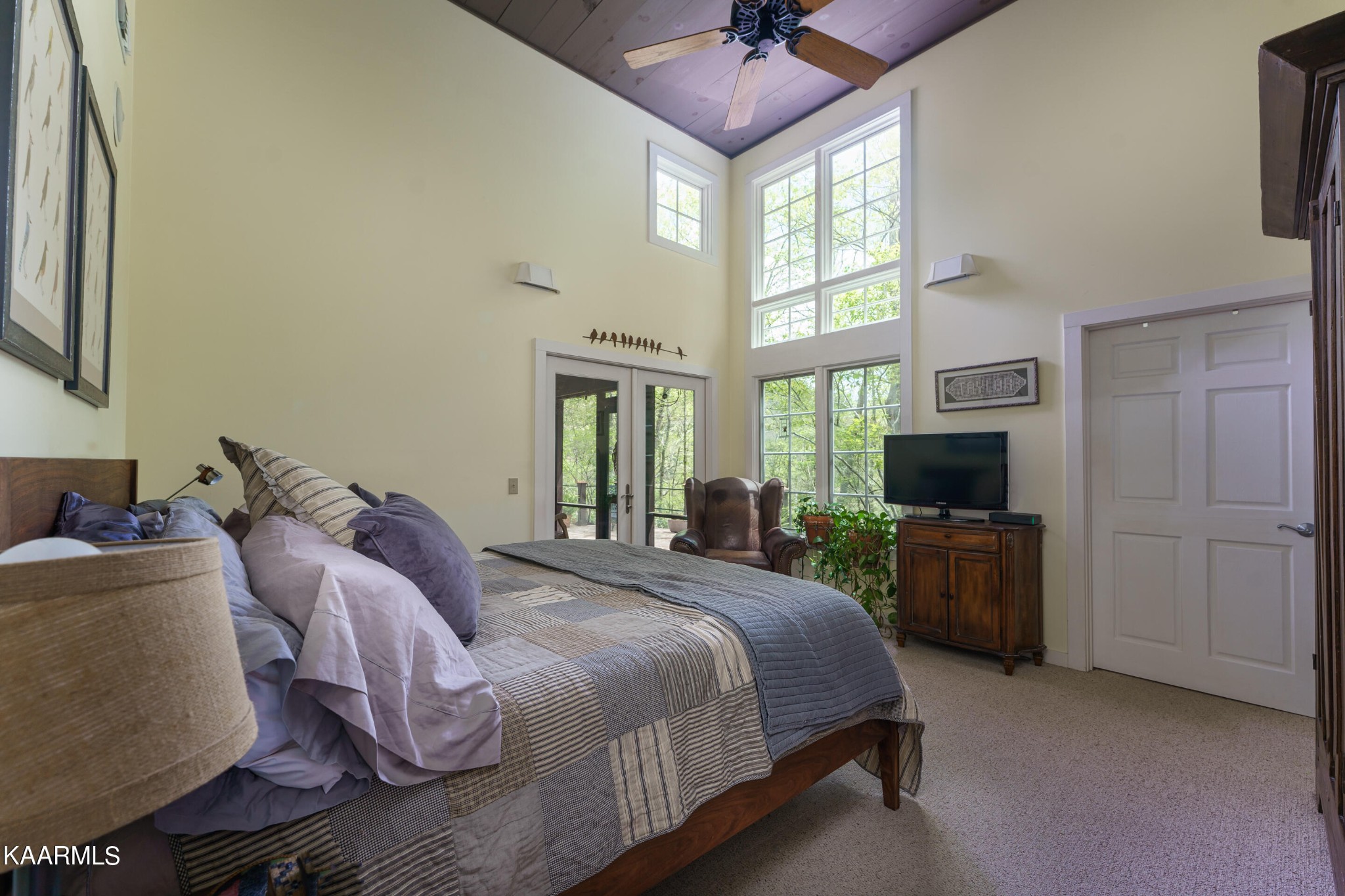 4614 Whetstone Road Sevierville, TN 37862 - Photo 11 of 60 a bedroom with a bed and a television