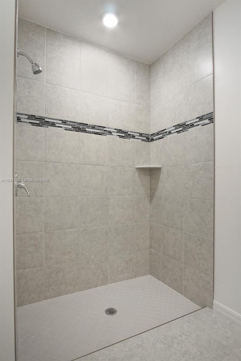 811 Southeast Seahouse Drive Port St. Lucie, FL 34983 - Photo 16 of 24 Gallery Image 16