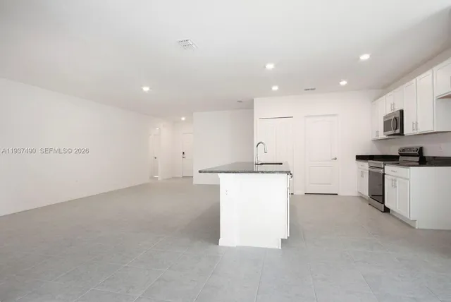 $430,000 | 811 Southeast Seahouse Drive, Port St. Lucie, FL 34983