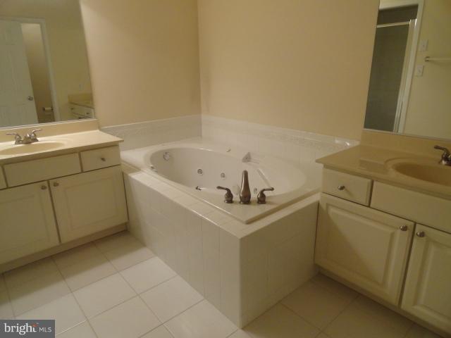 3130 Courtside Road Bowie, MD 20721 - Photo 4 of 29 Bath (Master)