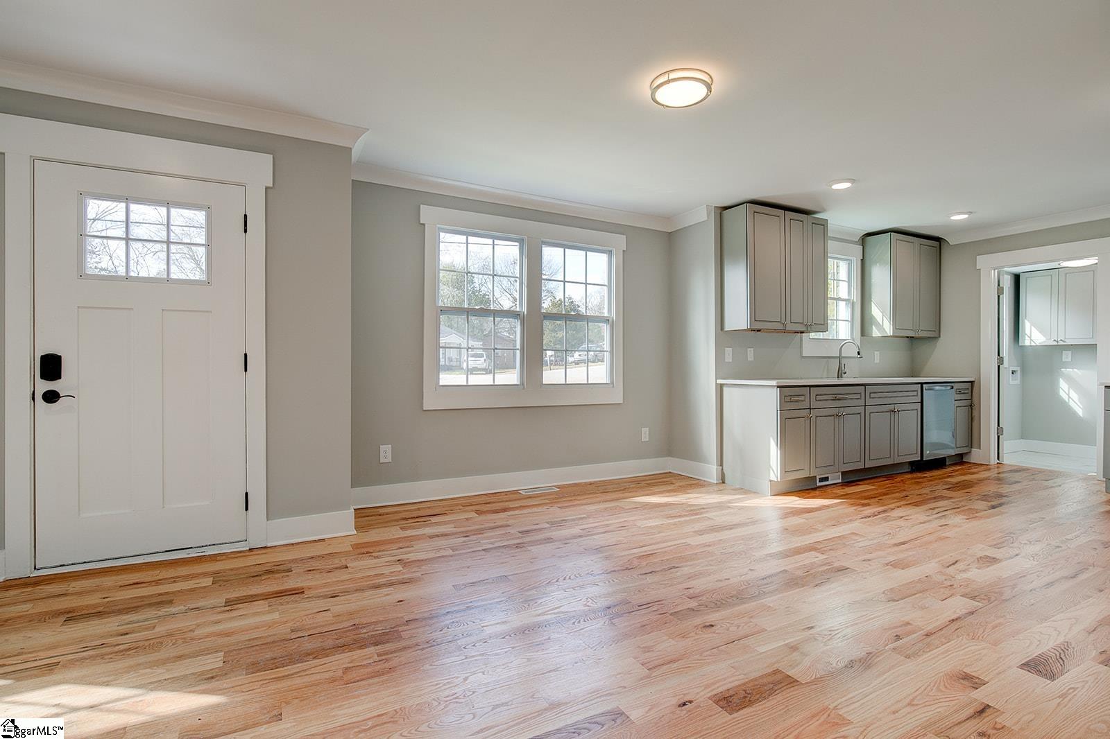 6 Collinson Road Greenville, SC 29605 - Photo 3 of 26 Gallery Image 3