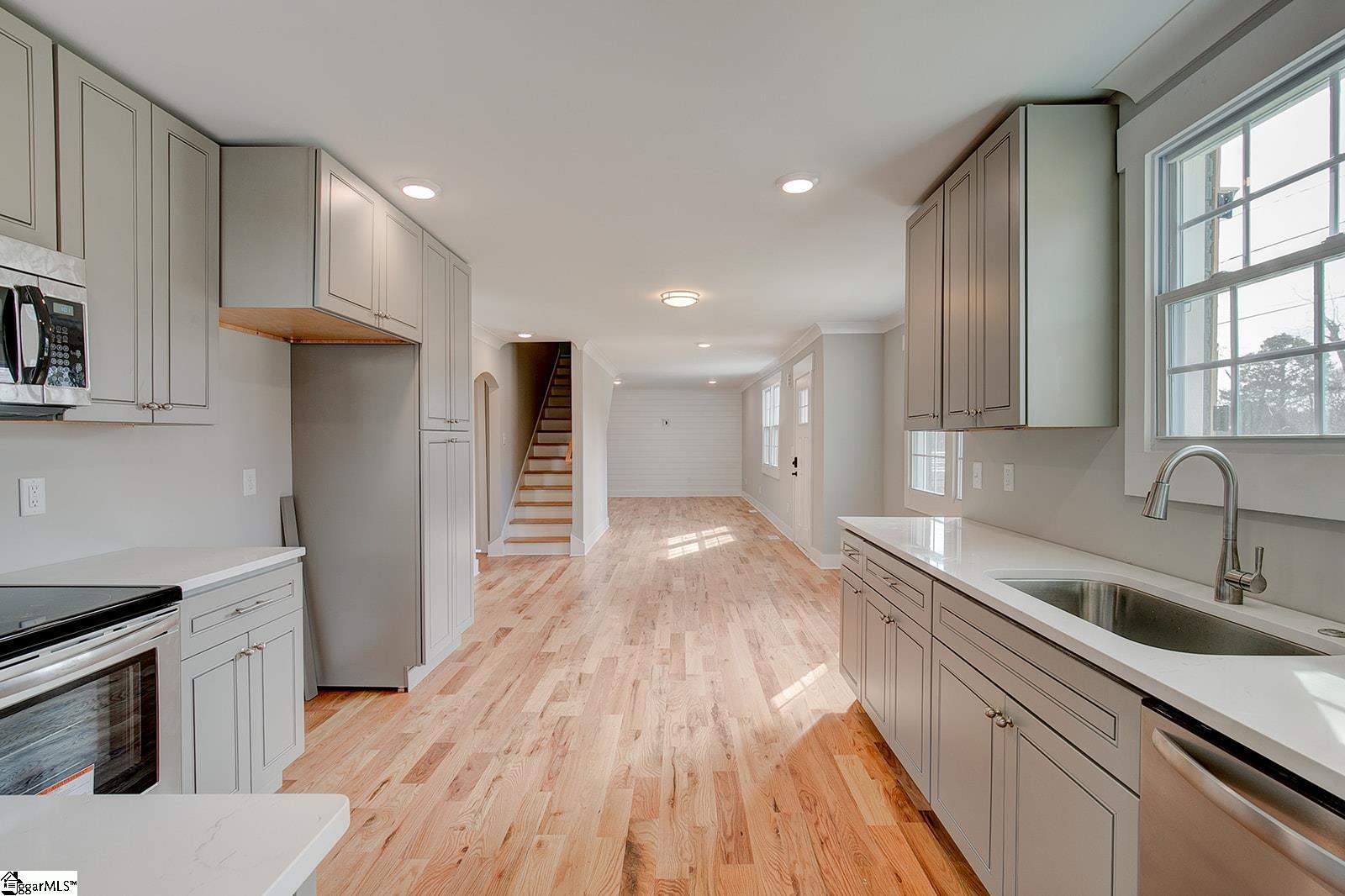 6 Collinson Road Greenville, SC 29605 - Photo 4 of 26 Gallery Image 4