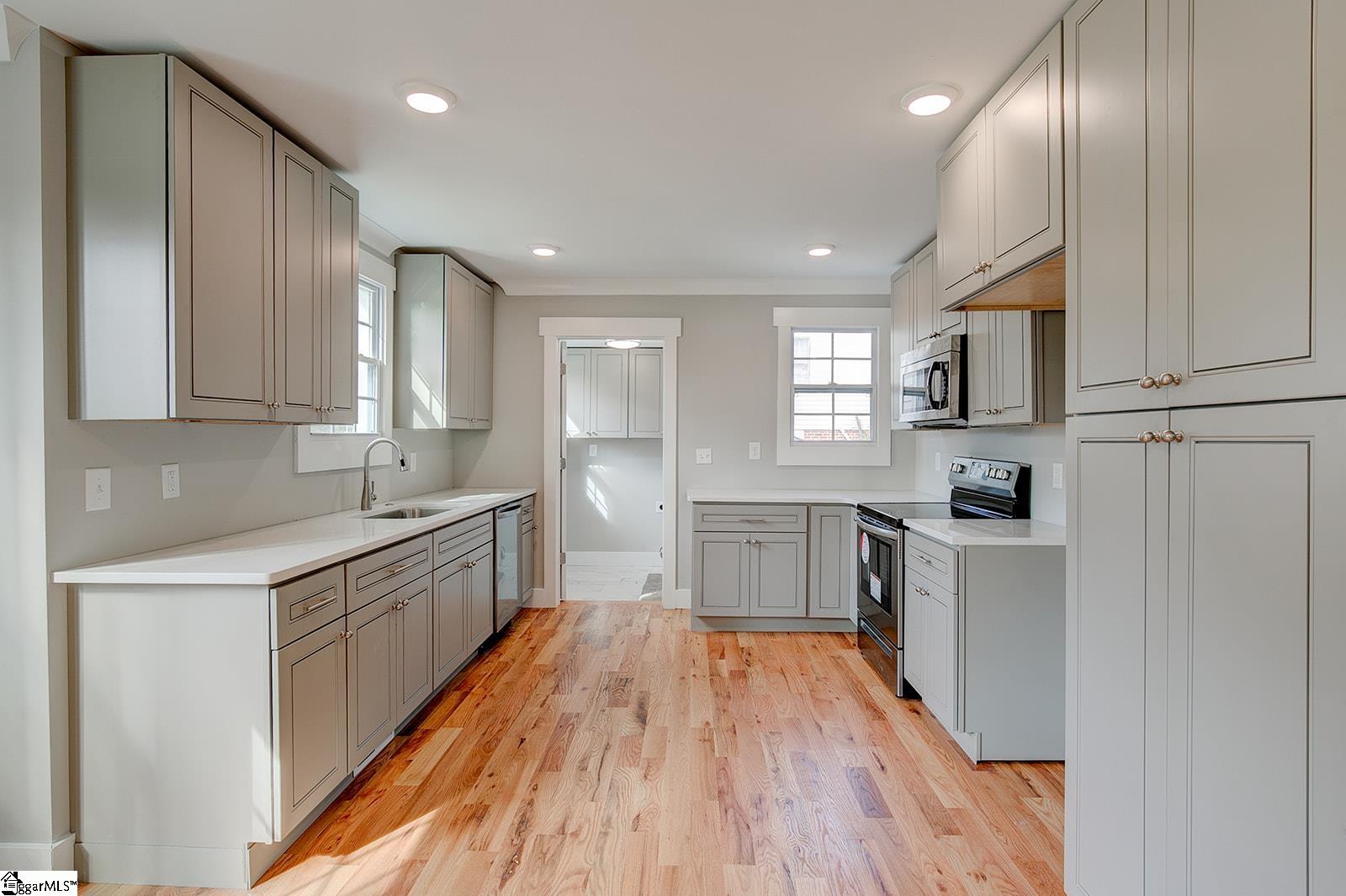 6 Collinson Road Greenville, SC 29605 - Photo 7 of 26 Gallery Image 7
