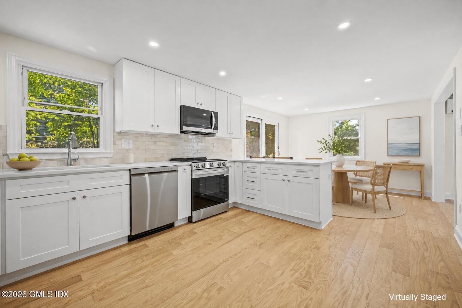 22 Carrona Drive Riverside, CT 06878 - Photo 5 of 23 Staged Kit
