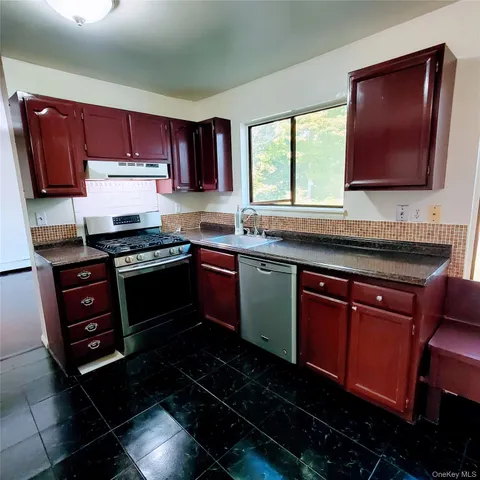 $299,888 | 3 Hook Road, Unit 32, Poughkeepsie, NY 12601