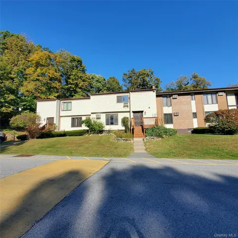 $299,888 | 3 Hook Road, Unit 32, Poughkeepsie, NY 12601