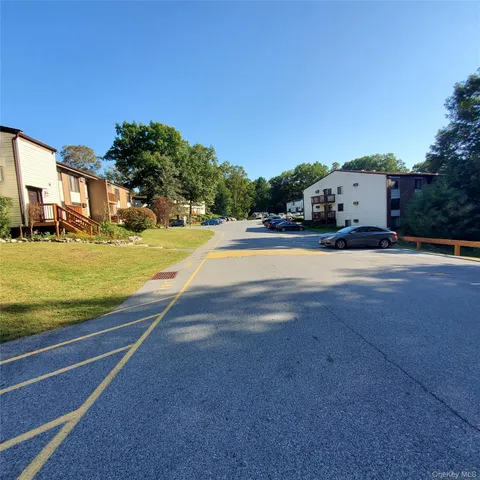 $299,888 | 3 Hook Road, Unit 32, Poughkeepsie, NY 12601