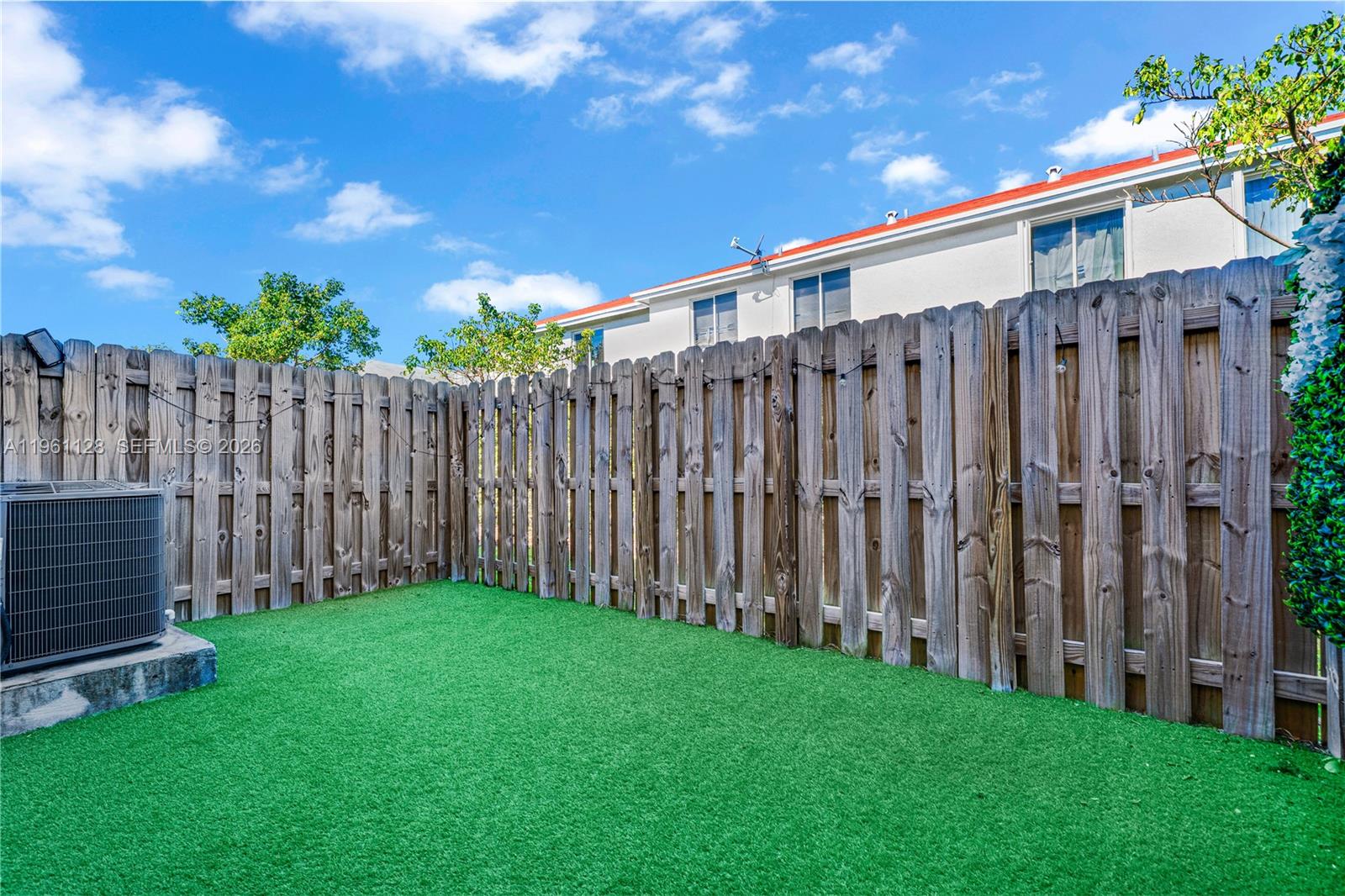 859 Northeast 211th Street Miami, FL 33179 - Photo 15 of 34