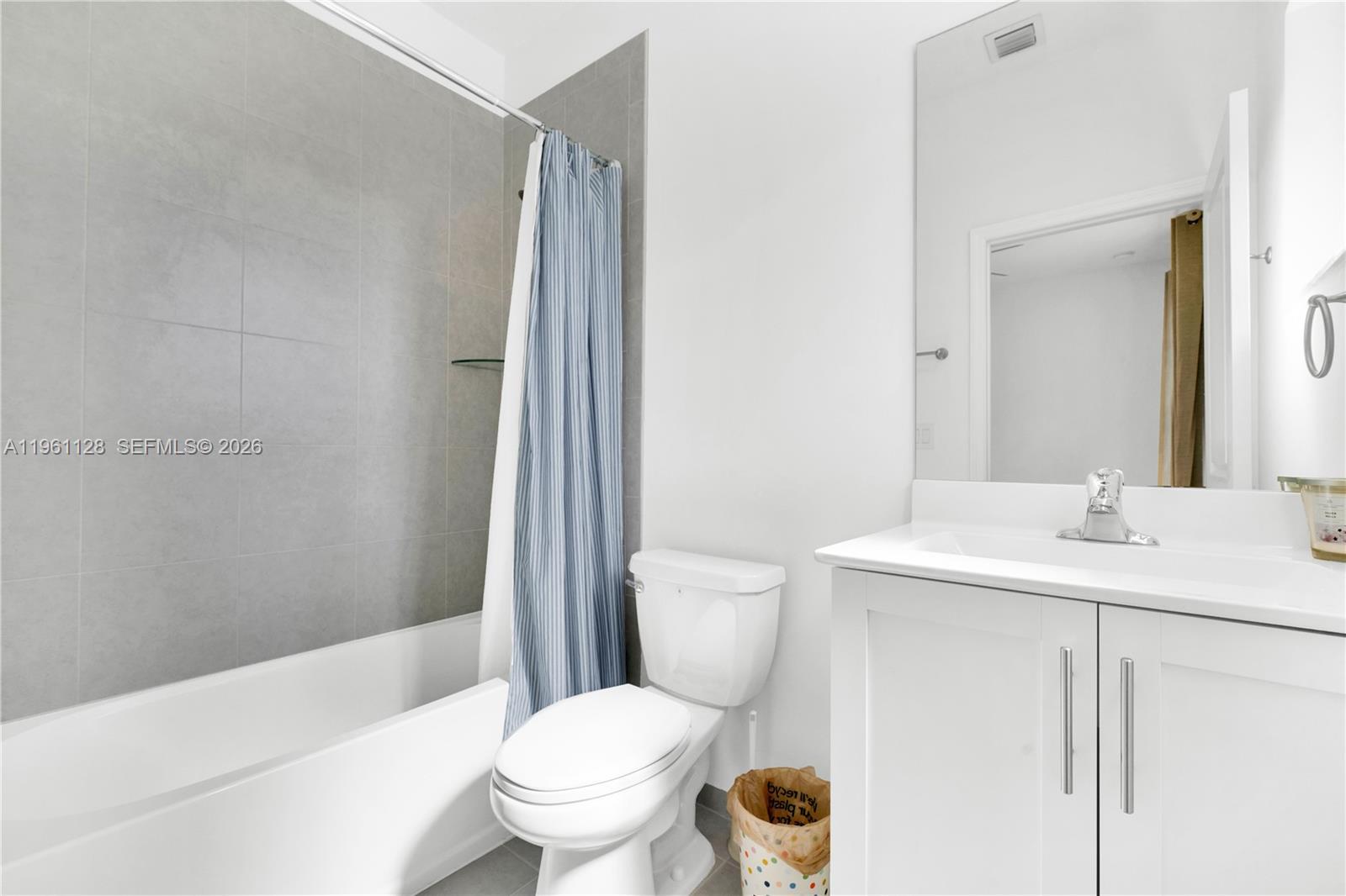 859 Northeast 211th Street Miami, FL 33179 - Photo 9 of 34