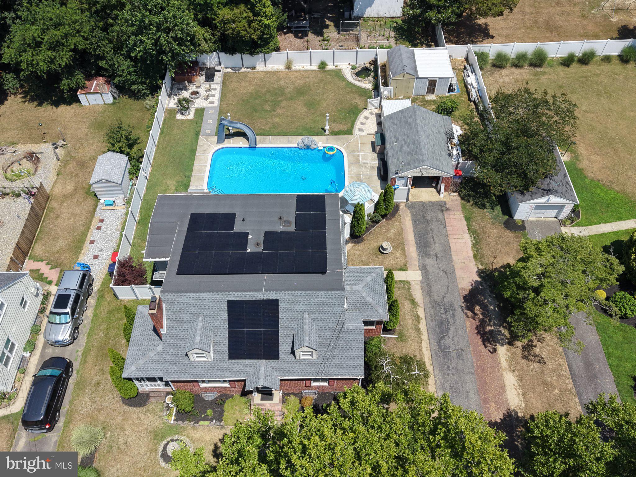 109 Rutgers Avenue Bridgeton, NJ 08302 - Photo 5 of 43 Spacious home with pool and solar panels.