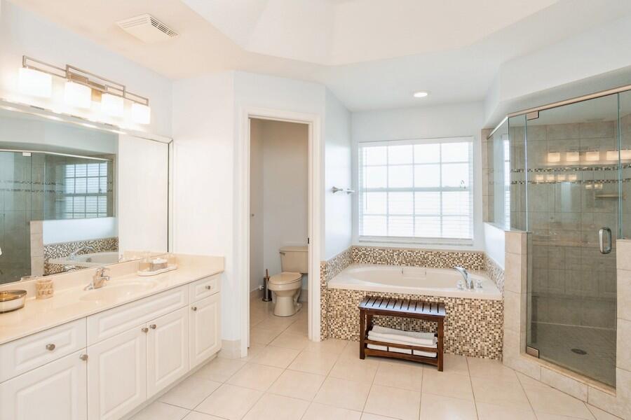 6031 Robinson Street Jupiter, FL 33458 - Photo 22 of 44 25_6031RobinsonSt_13001_PrimaryBathroom_