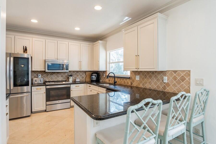 6031 Robinson Street Jupiter, FL 33458 - Photo 7 of 44 10_6031RobinsonSt_5_Kitchen_Small