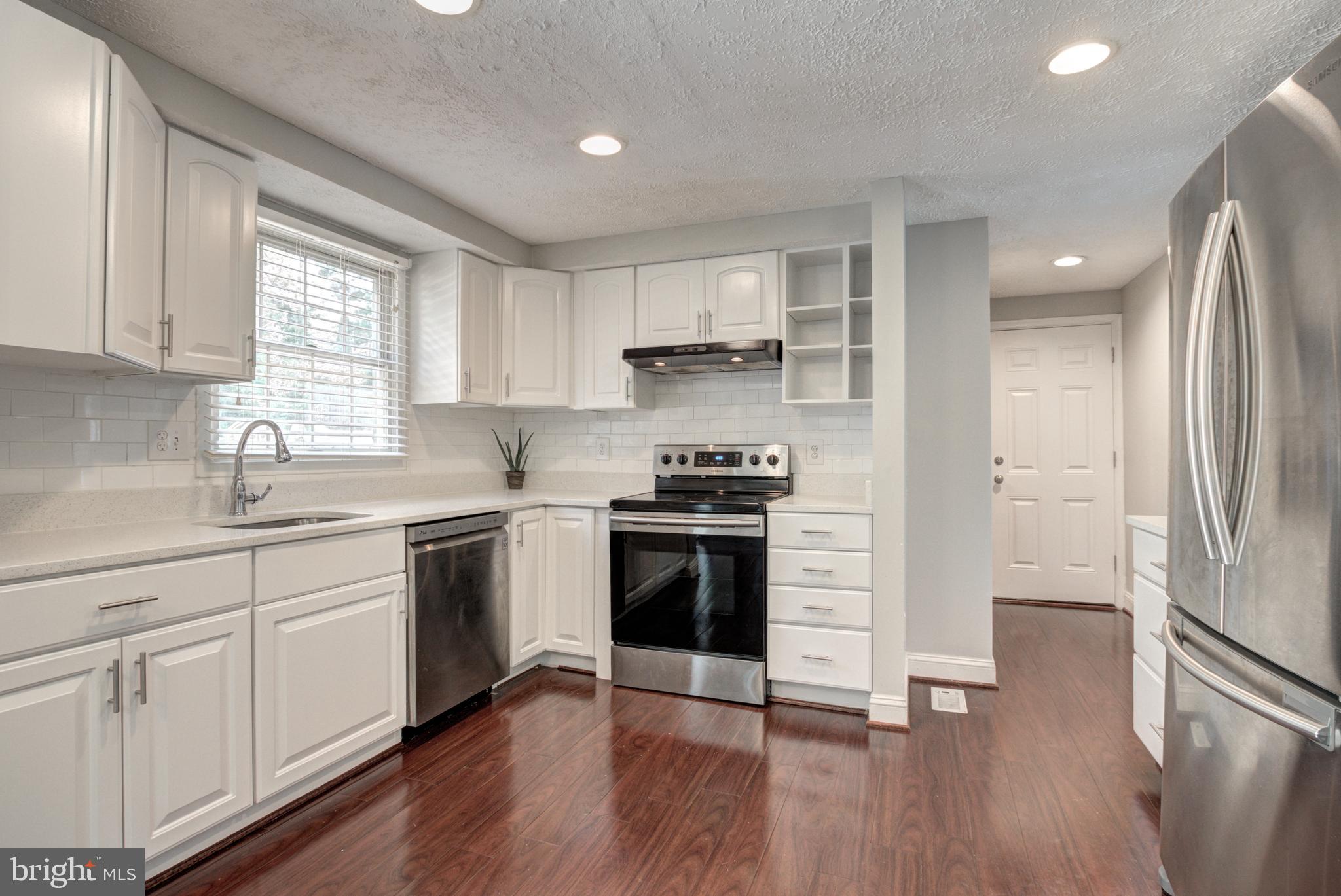 5703 Heming Avenue Springfield, VA 22151 - Photo 4 of 28