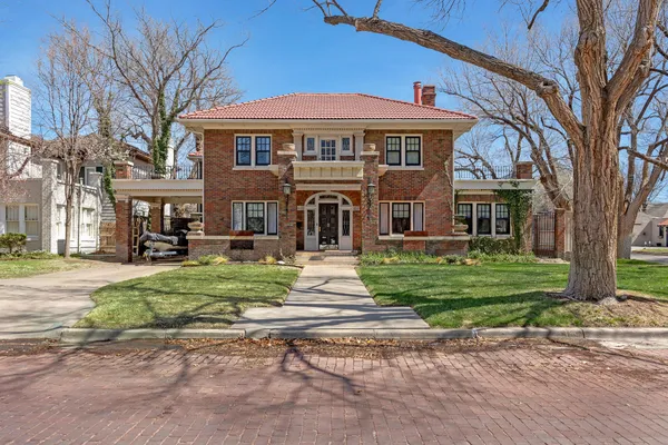 $869,000 | 2423 South Hughes Street, Amarillo, TX 79109