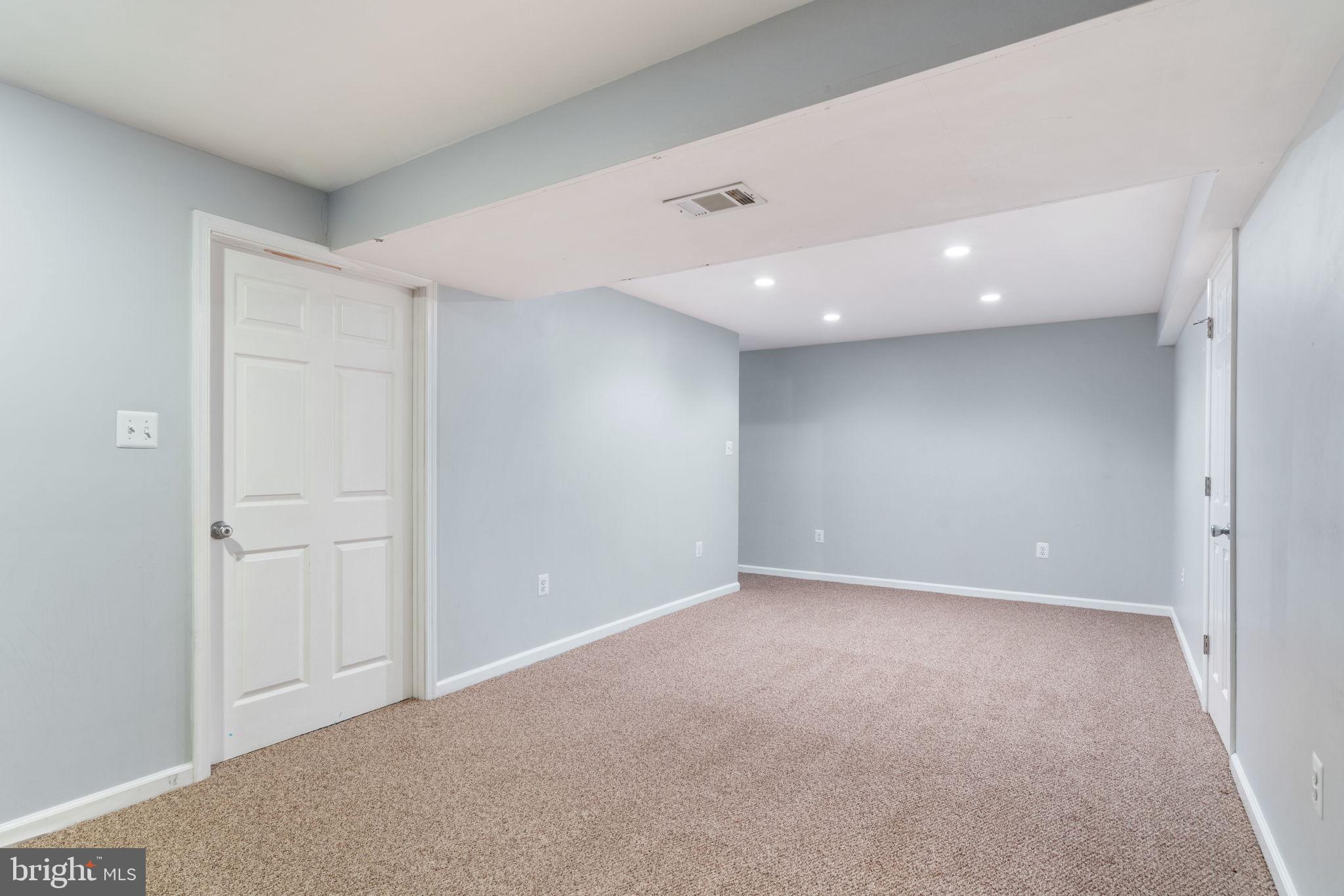 4084 Braxton Road Chantilly, VA 20151 - Photo 34 of 46 Rec room