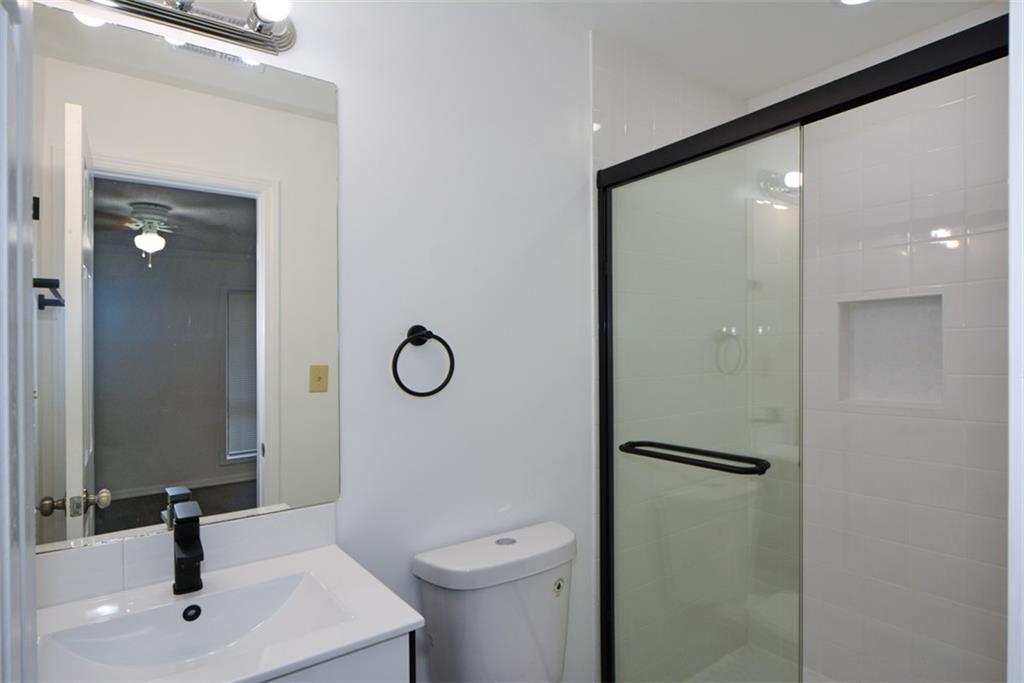 2340 Beaver Ruin Road, Unit UN26 Norcross, GA 30071 - Photo 28 of 42 a bathroom with a toilet sink and shower