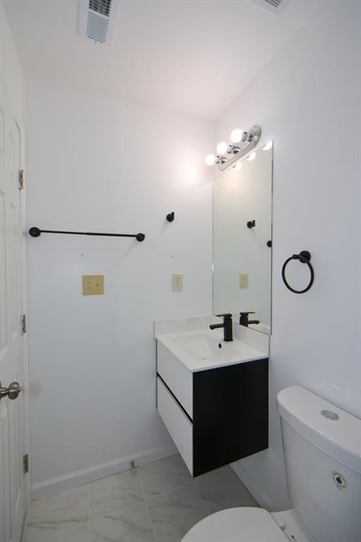 2340 Beaver Ruin Road, Unit UN26 Norcross, GA 30071 - Photo 30 of 42 a bathroom with a sink mirror vanity and toilet