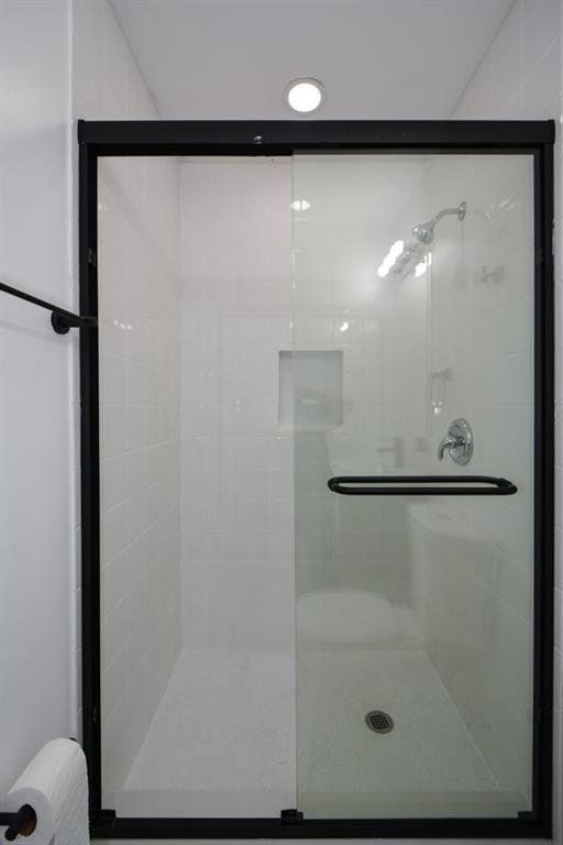 2340 Beaver Ruin Road, Unit UN26 Norcross, GA 30071 - Photo 38 of 42 a bathroom with a shower