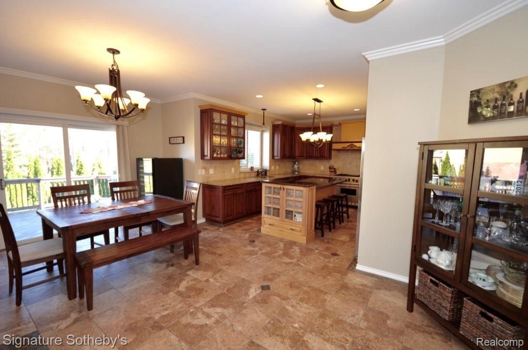 2780 North Addison Circle Rochester, MI 48306 - Photo 10 of 48 9.jpg