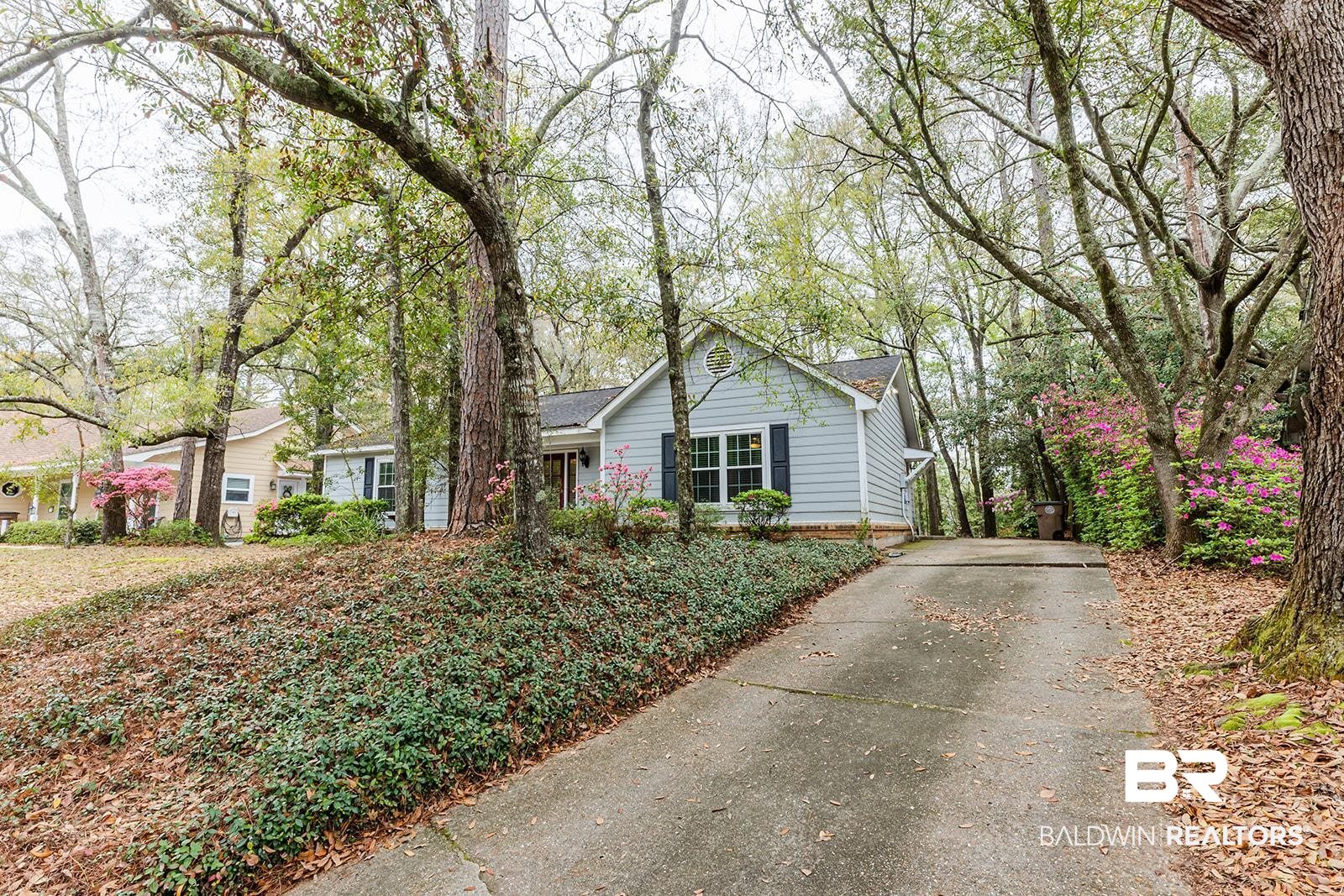 5616 Candia Court Mobile, AL 36693 - Photo 4 of 34 Driveway