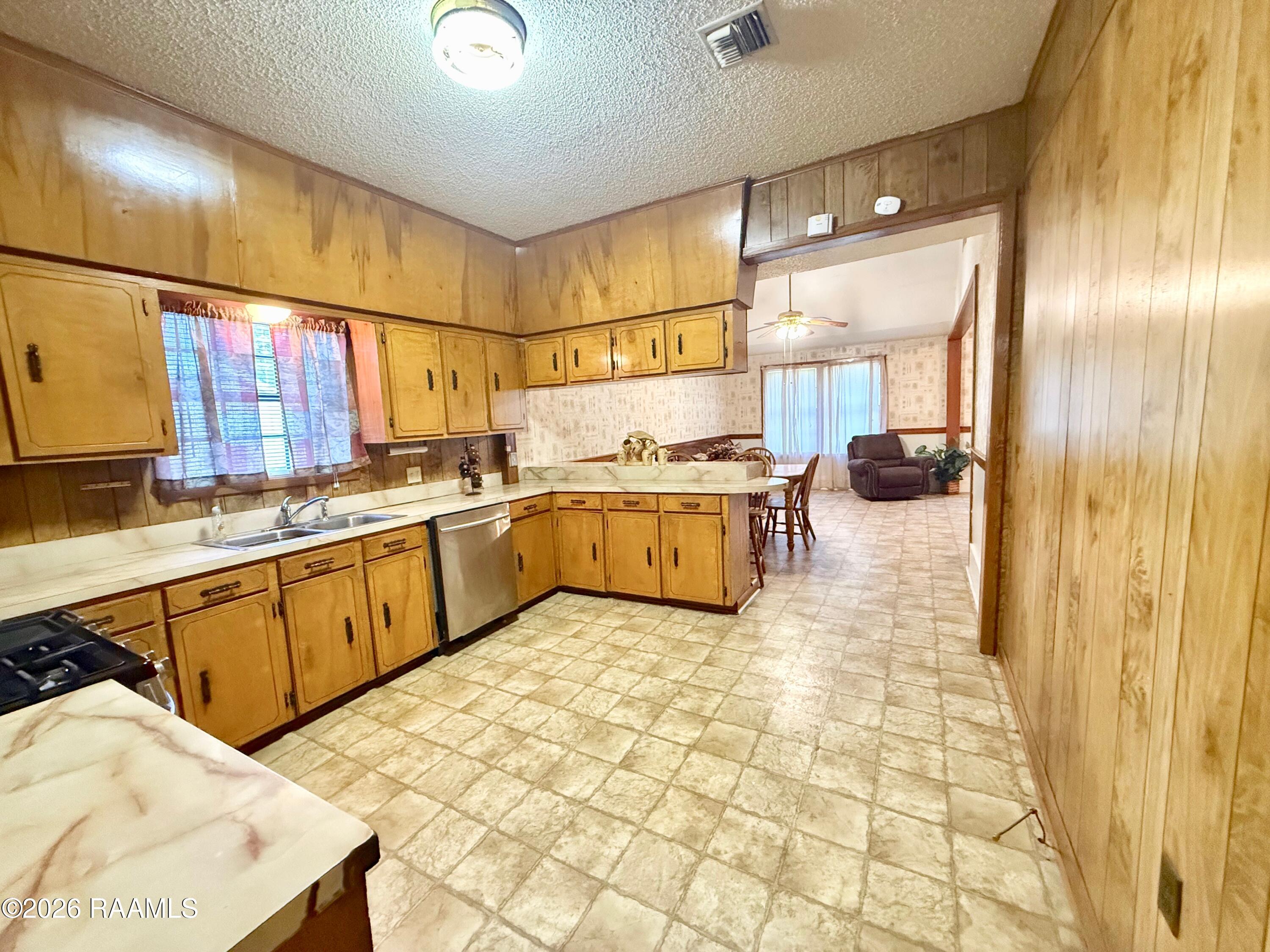 9217 Harold Landry Road New Iberia, LA 70563 - Photo 12 of 42 kitchen