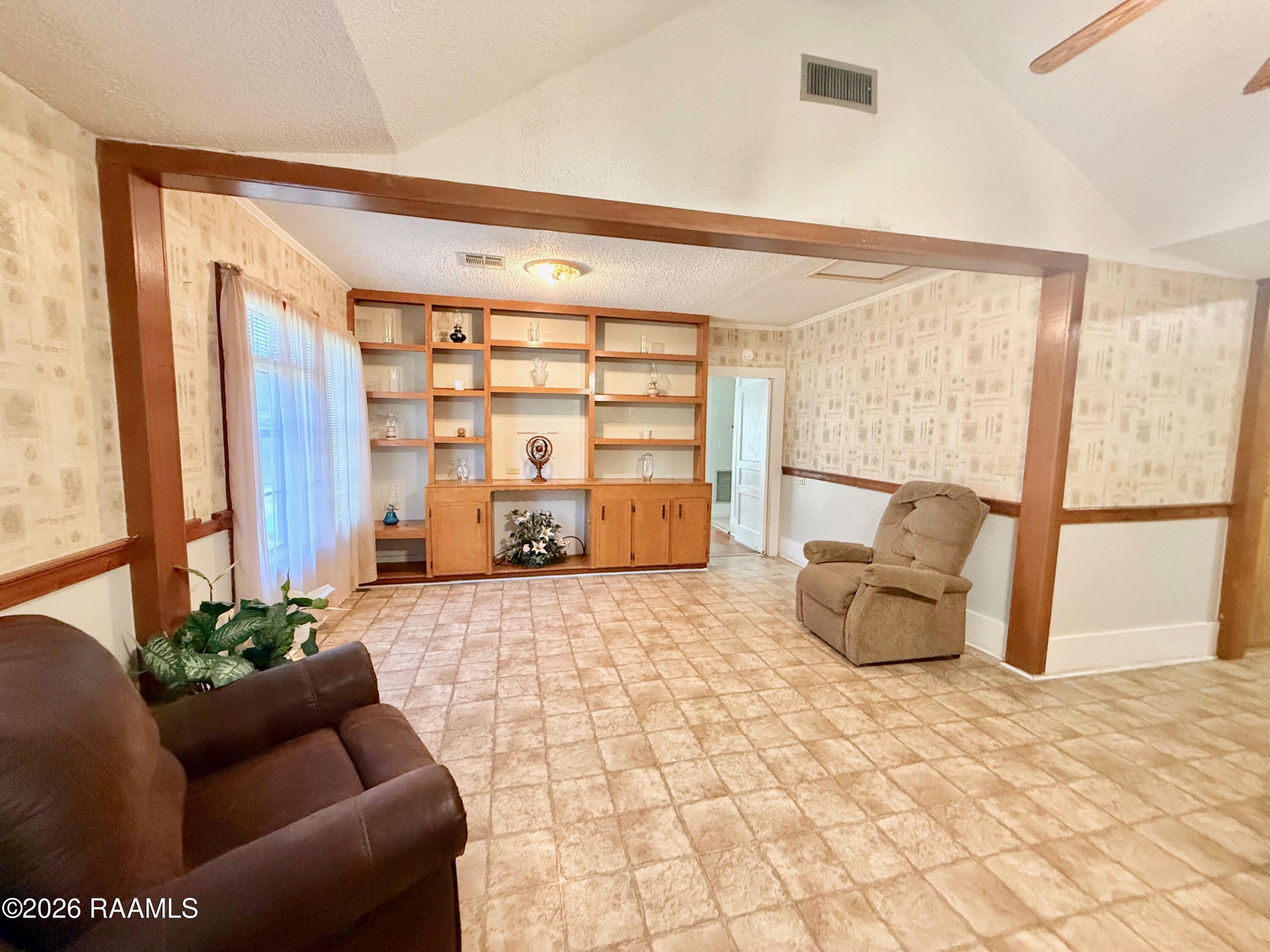 9217 Harold Landry Road New Iberia, LA 70563 - Photo 14 of 42 living room