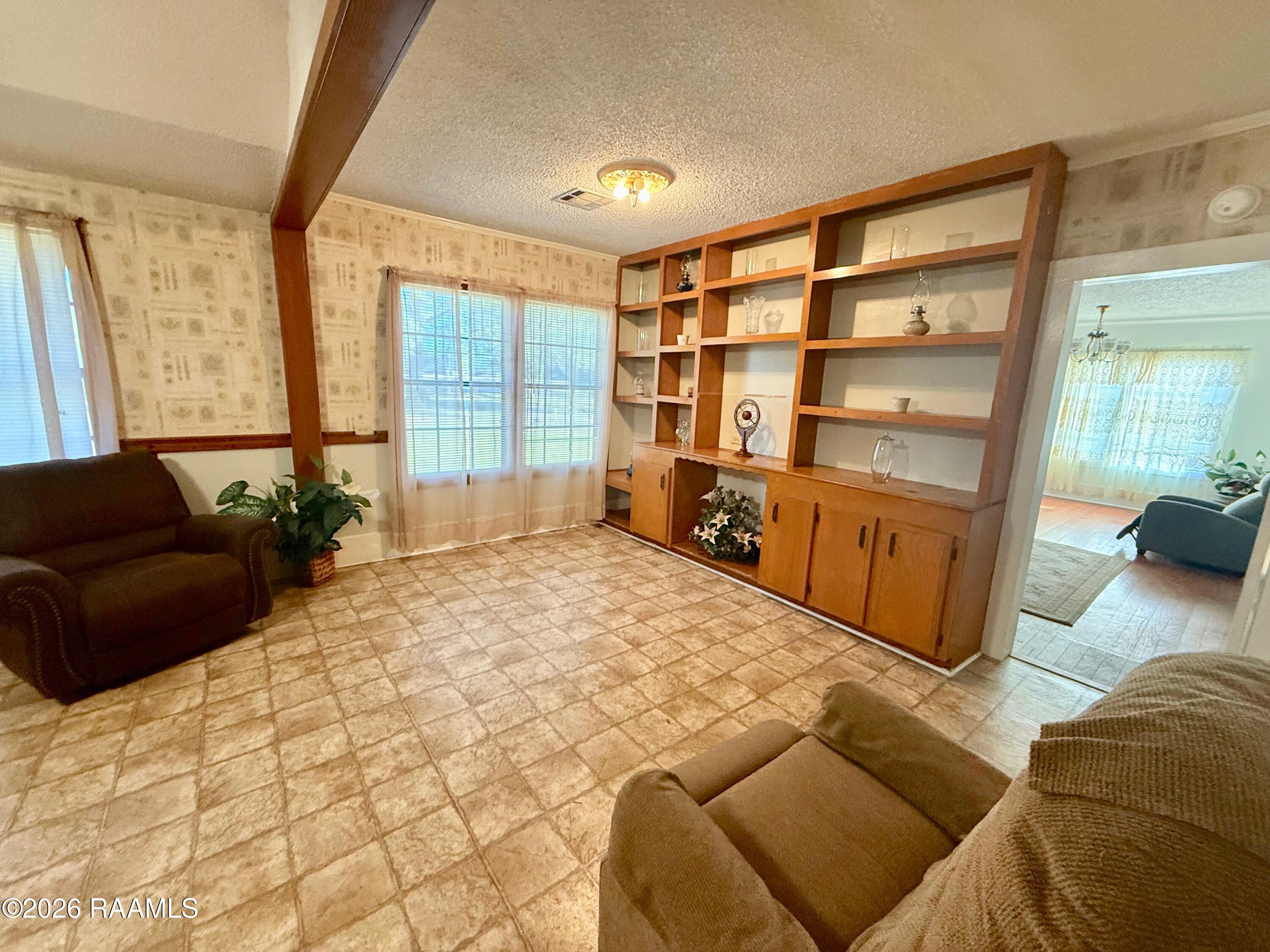 9217 Harold Landry Road New Iberia, LA 70563 - Photo 15 of 42 living room