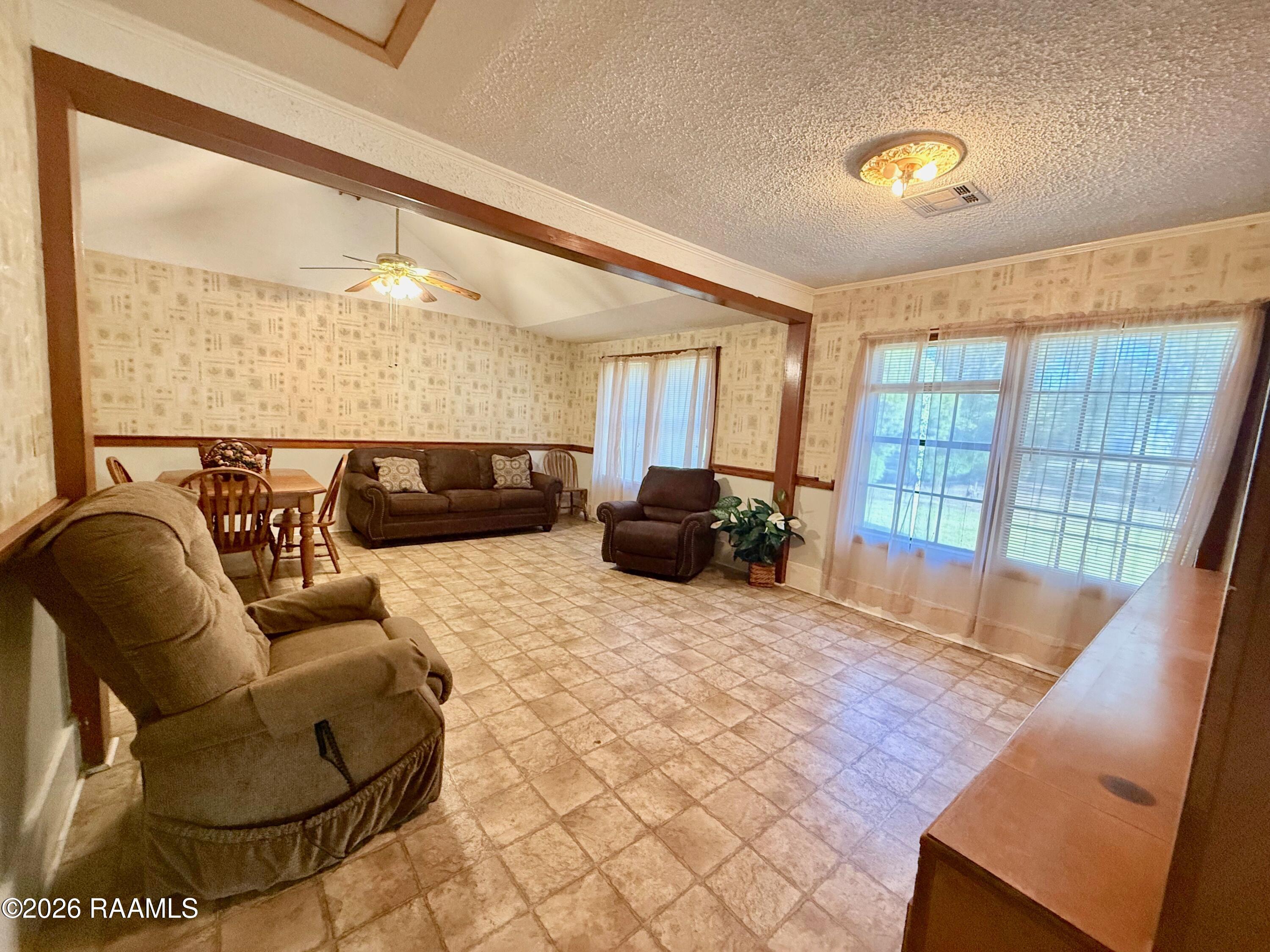 9217 Harold Landry Road New Iberia, LA 70563 - Photo 16 of 42 living room
