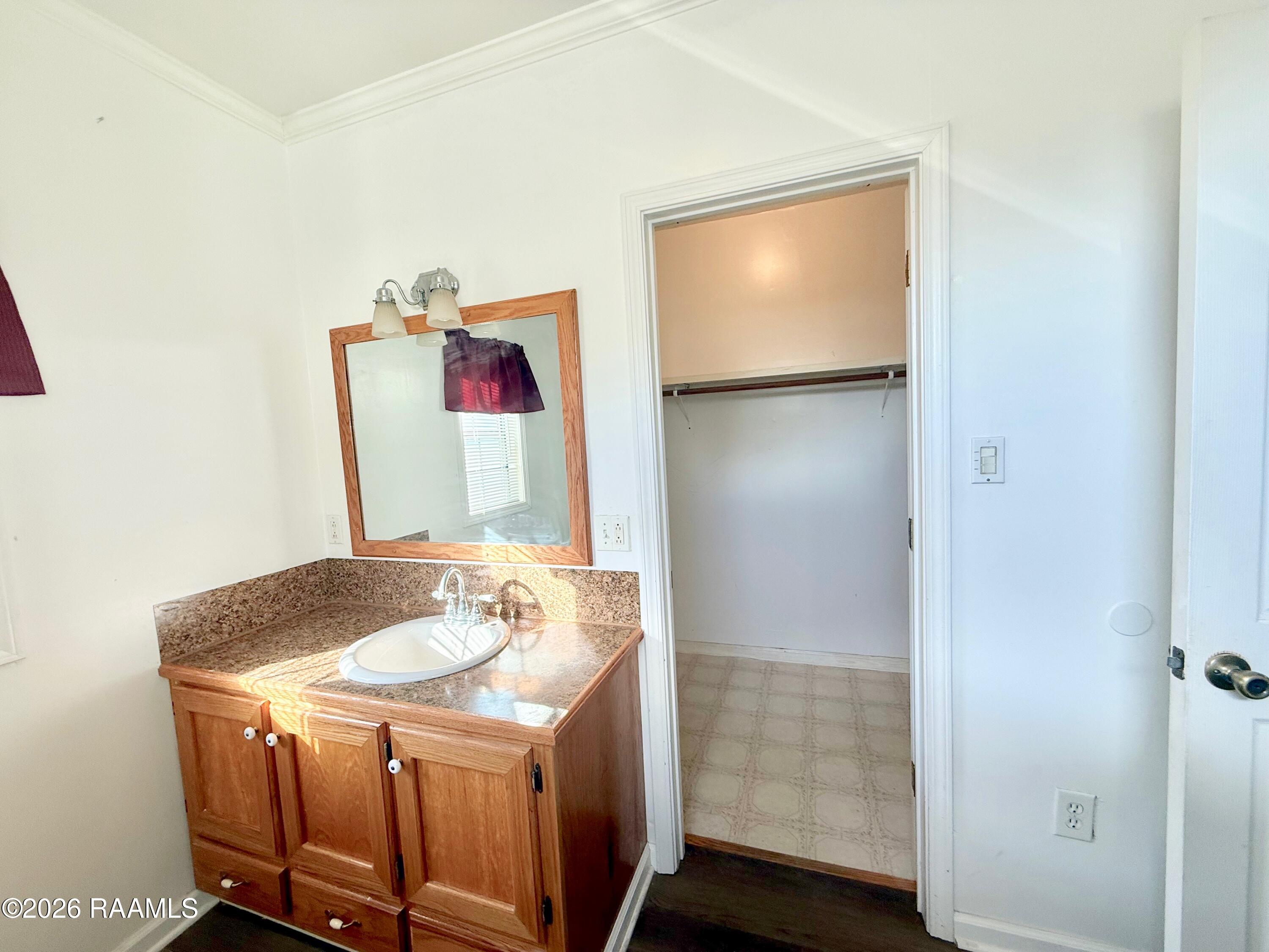 9217 Harold Landry Road New Iberia, LA 70563 - Photo 28 of 42 primary bathroom