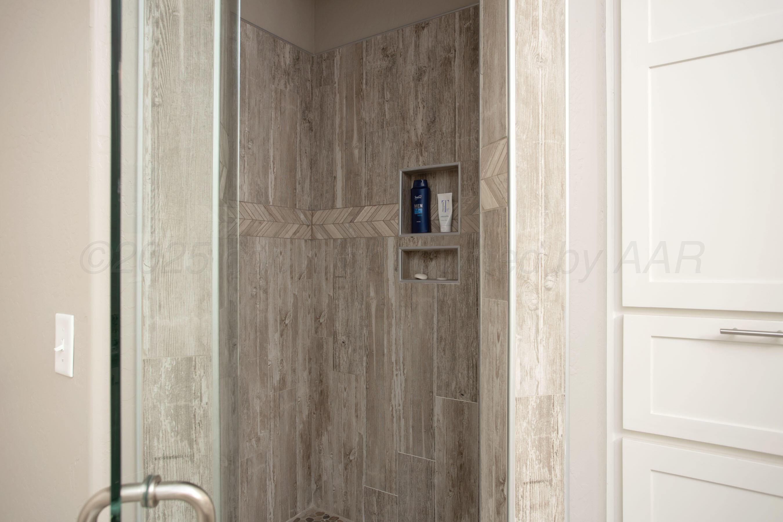 5708 Wesley Road Amarillo, TX 79119 - Photo 19 of 33 Walk in shower